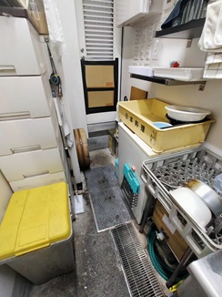 下馬六丁目の1階路面の内装美装な居抜き物件