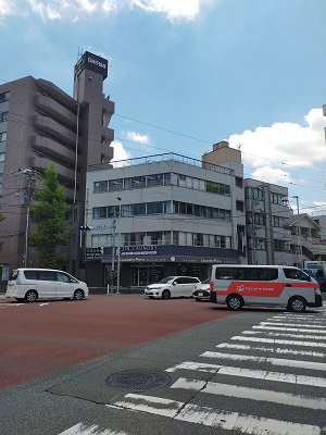 【ペット可】交差点に面した住居付き店舗